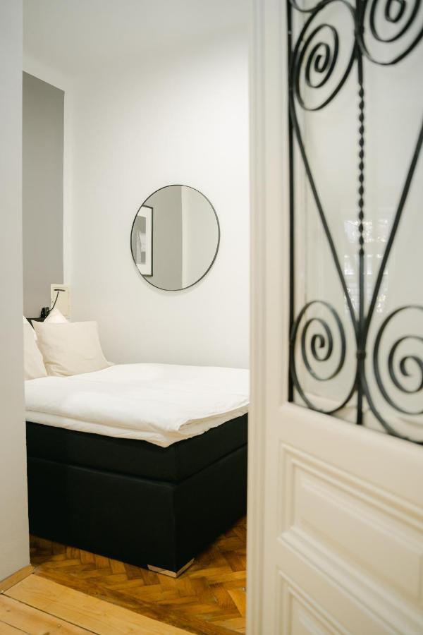 Cozy Apt Perfect For 4-6 Tv Metro Self-Checkin Vienna Exterior photo